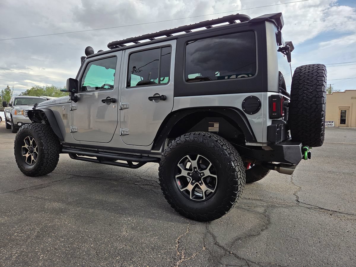 Used 2018 Jeep Wrangler Unlimited Sahara w/ Connectivity Group AWD/4WD image 20