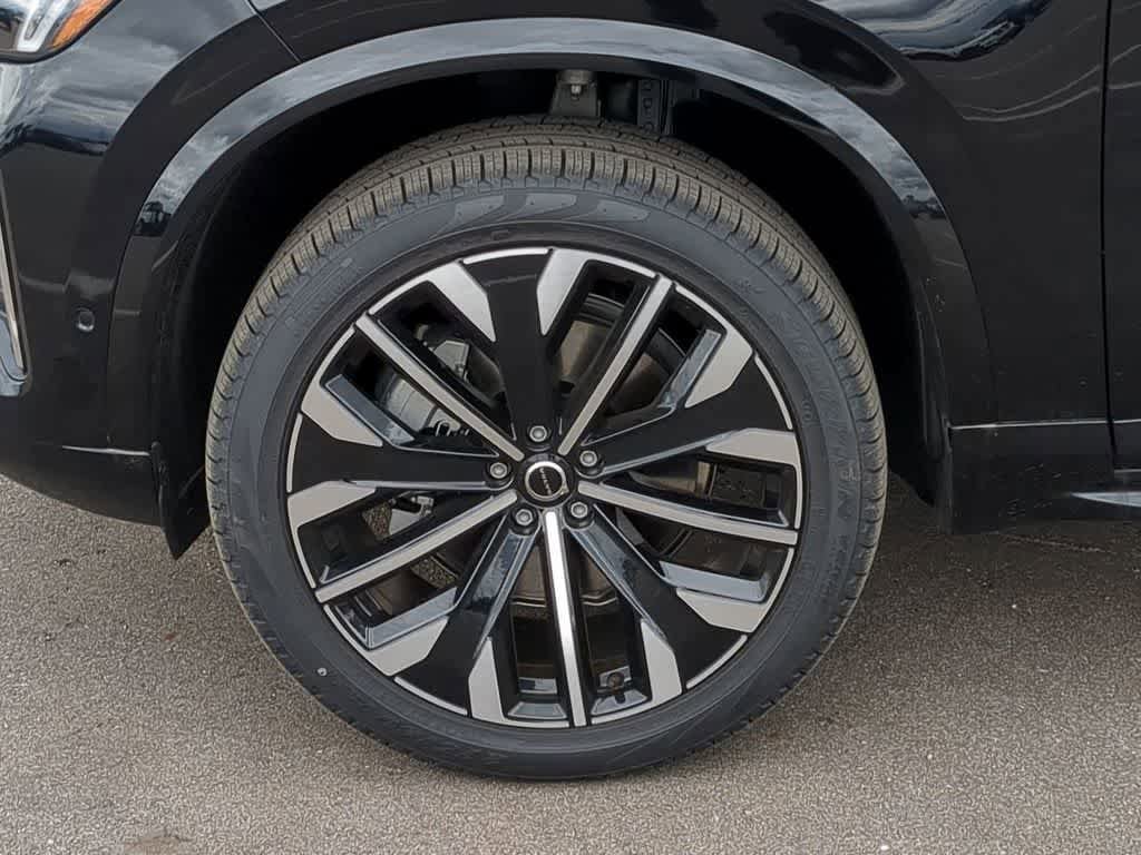 New 2026 Volvo XC90 B6 Plus w/ Protection Package AWD/4WD image 13
