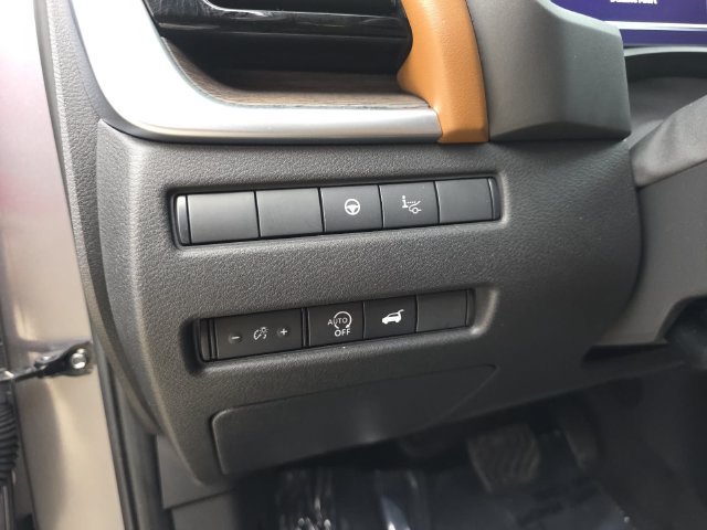Used 2025 Nissan Rogue Platinum w/ Tech Package FWD image 38