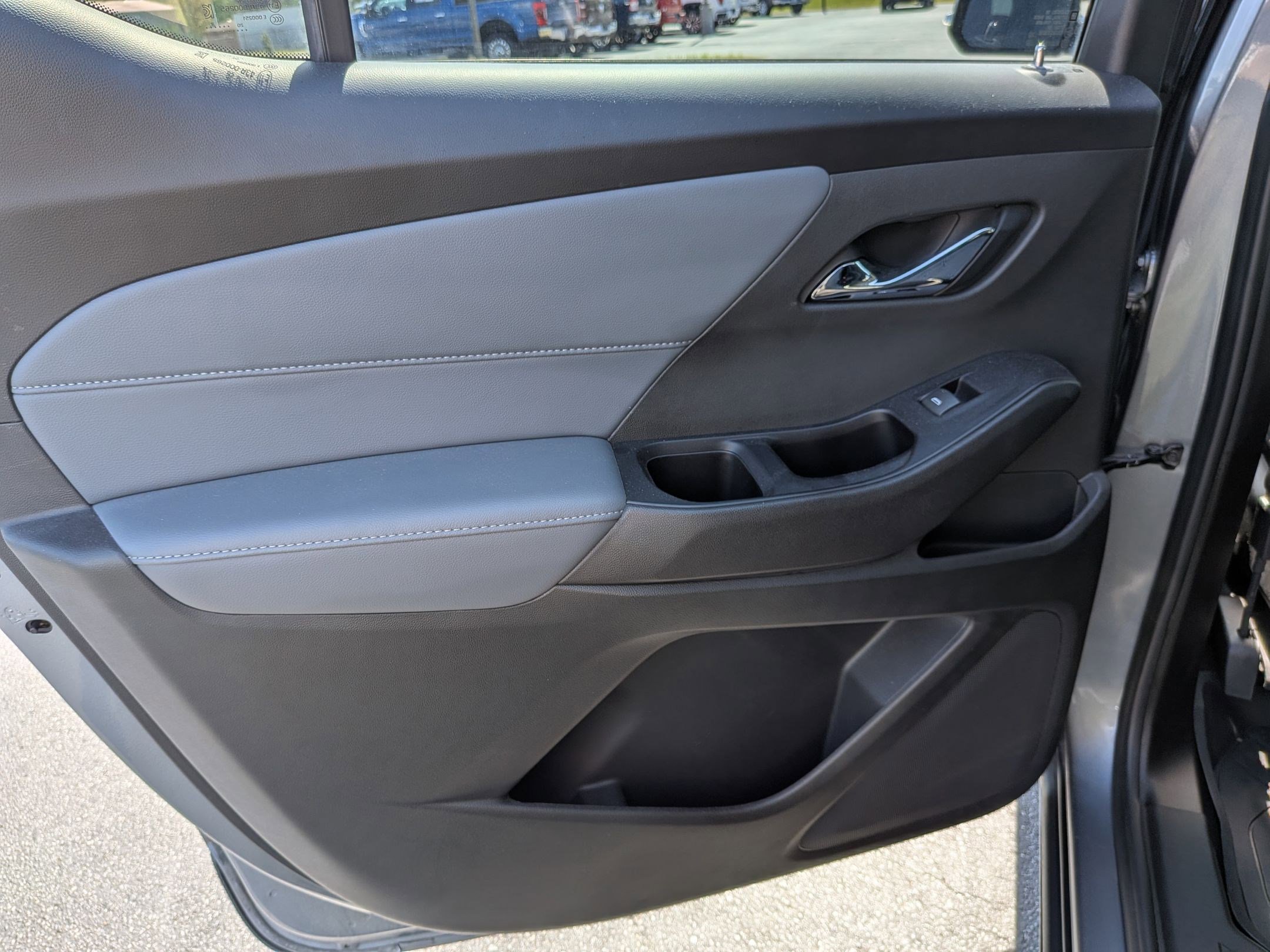 Used 2020 Chevrolet Traverse LT image 20