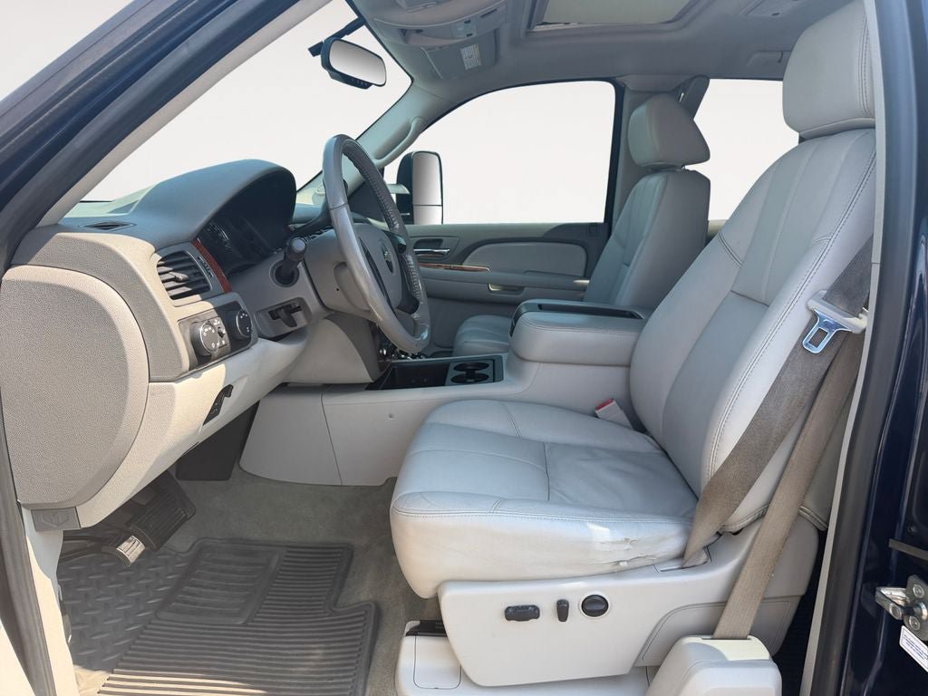 Used 2009 Chevrolet Silverado 2500 LTZ w/ Safety Package AWD/4WD image 6