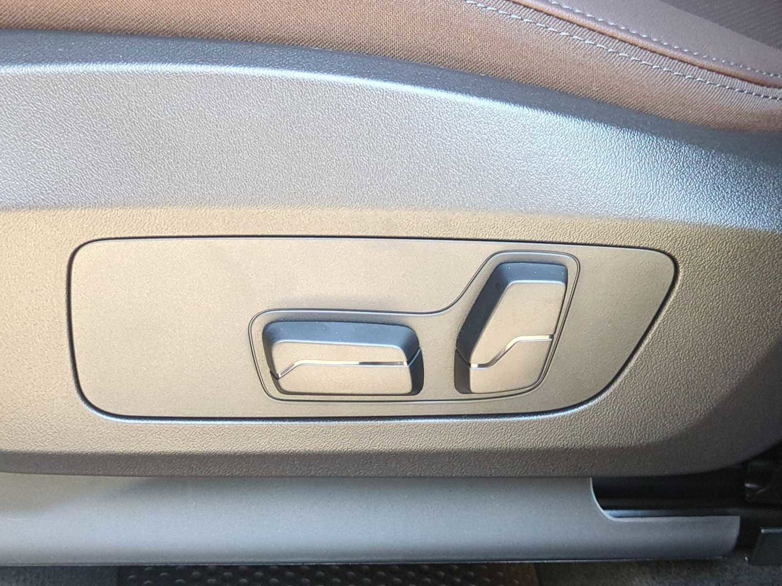 New 2025 BMW X1 xDrive28i w/ Technology Package image 18