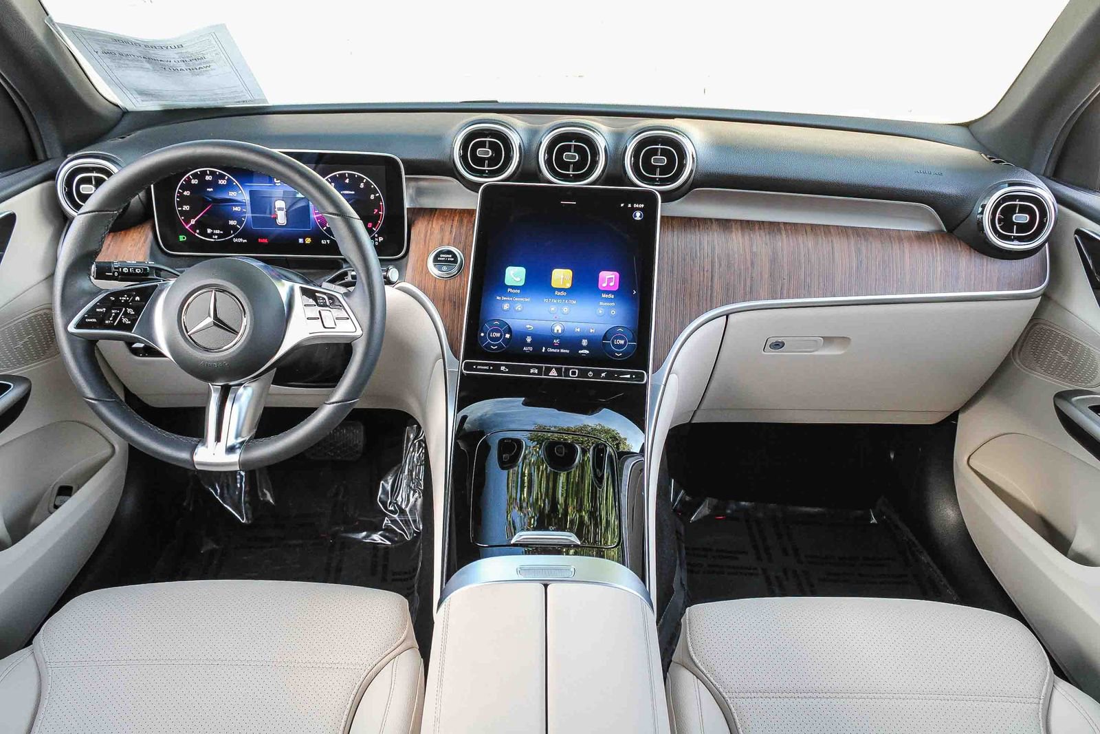 Used 2025 Mercedes-Benz GLC 300 image 12