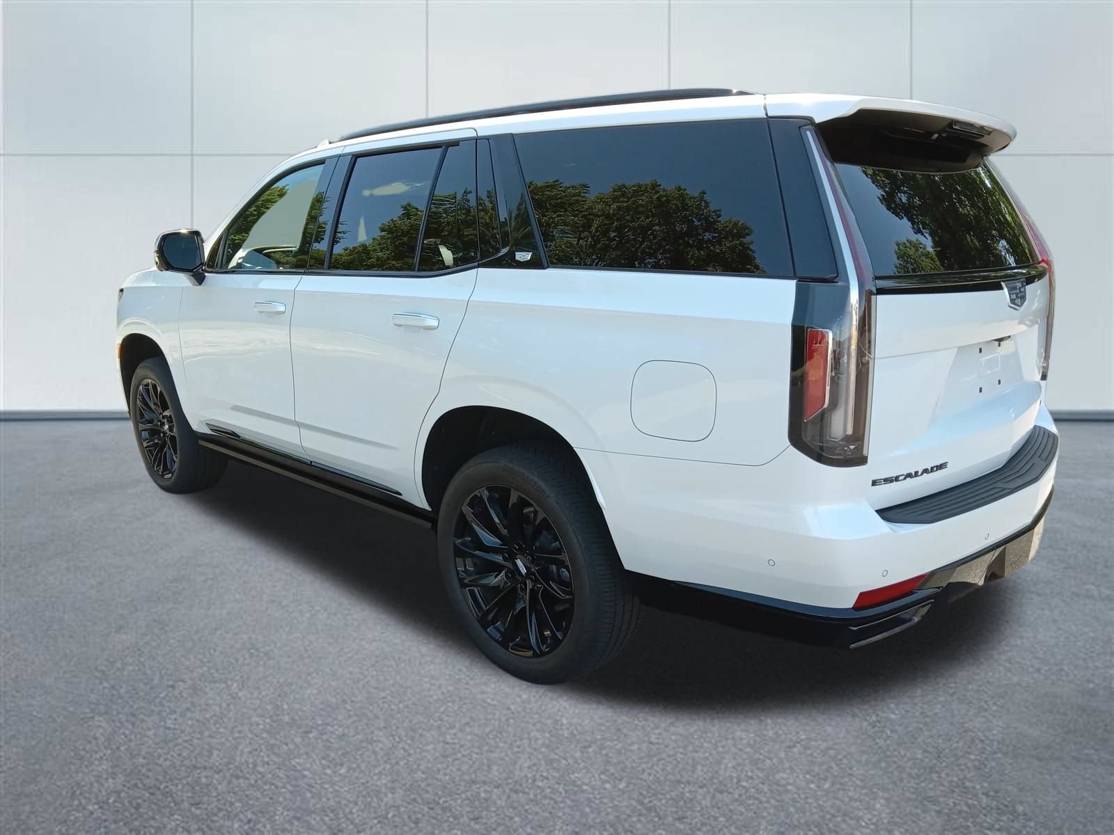 Used 2024 Cadillac Escalade Sport w/ LPO, ONYX Package AWD/4WD image 3