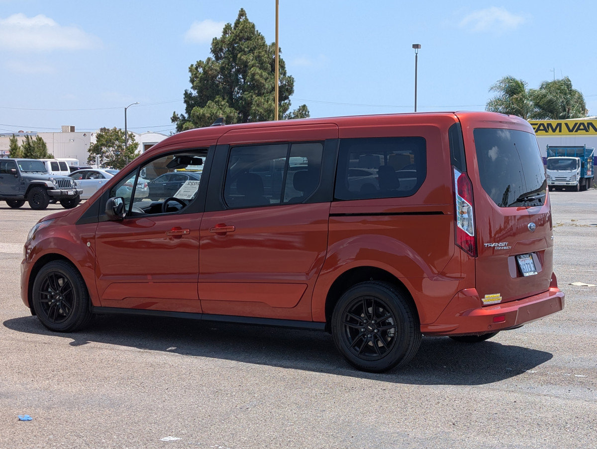 Used 2022 Ford Transit Connect XLT image 7