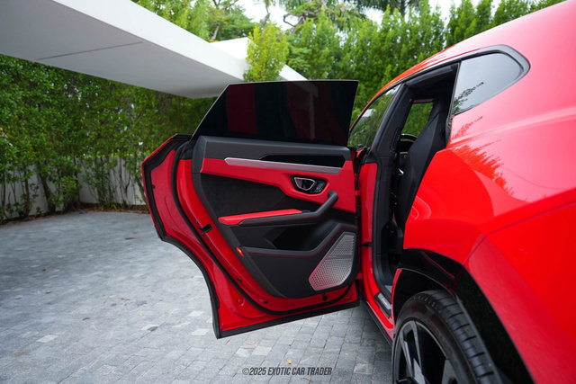 Used 2019 Lamborghini Urus image 36