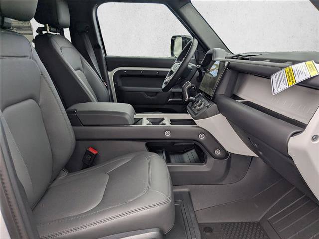 New 2026 Land Rover Defender 110 X-Dynamic SE AWD/4WD image 17