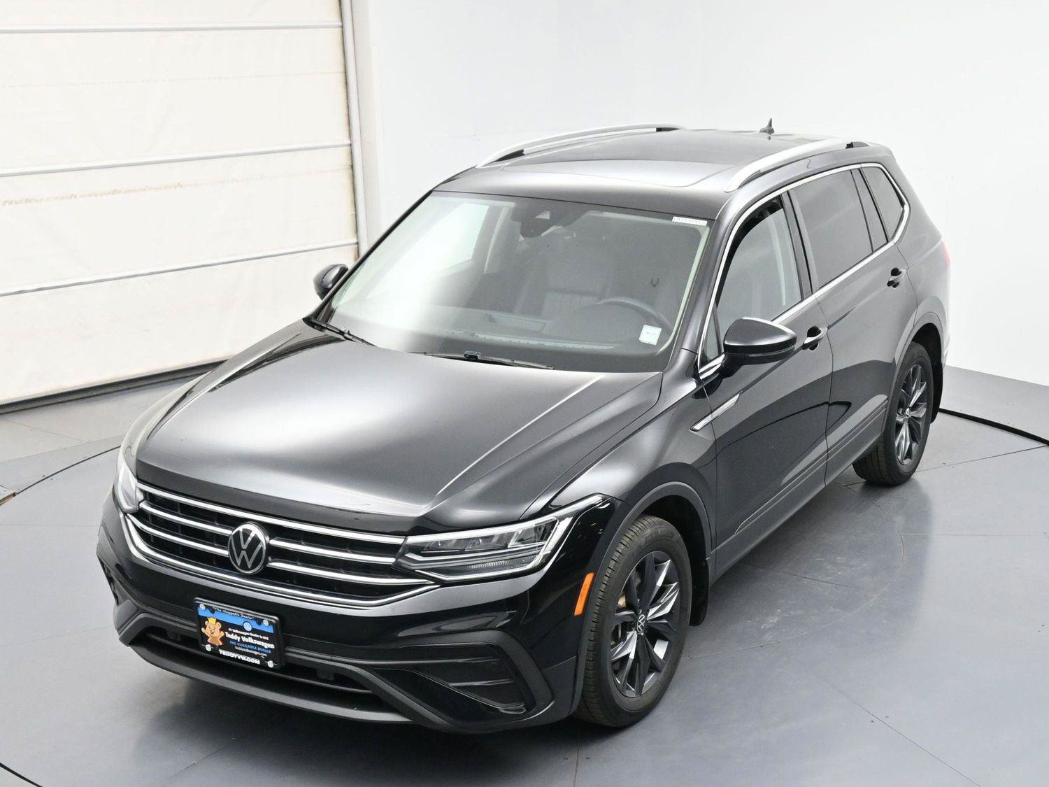 Used 2022 Volkswagen Tiguan SE w/ Panoramic Sunroof Package AWD/4WD image 35