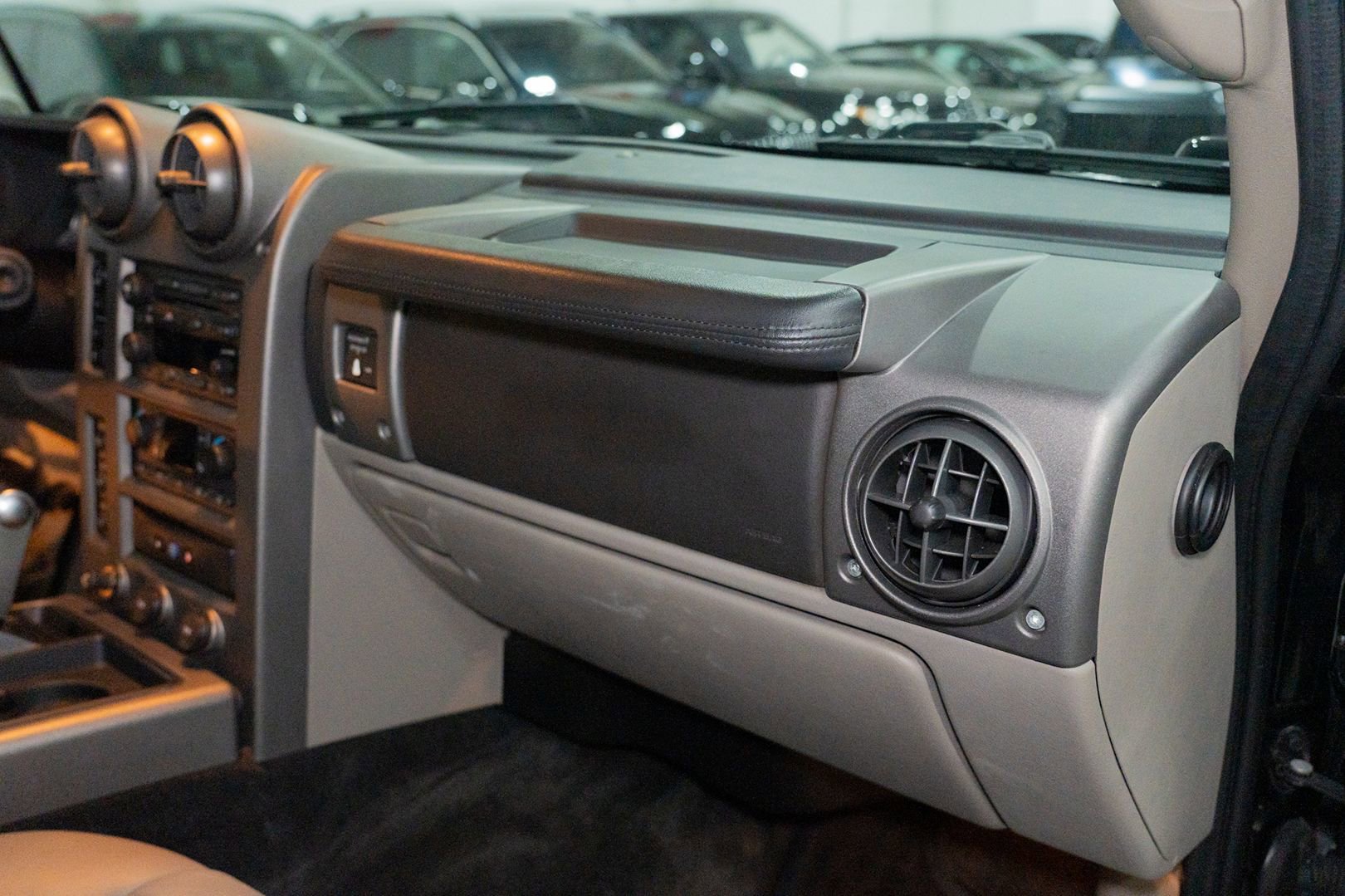 Used 2003 HUMMER H2 w/ Preferred Equipment Group image 47