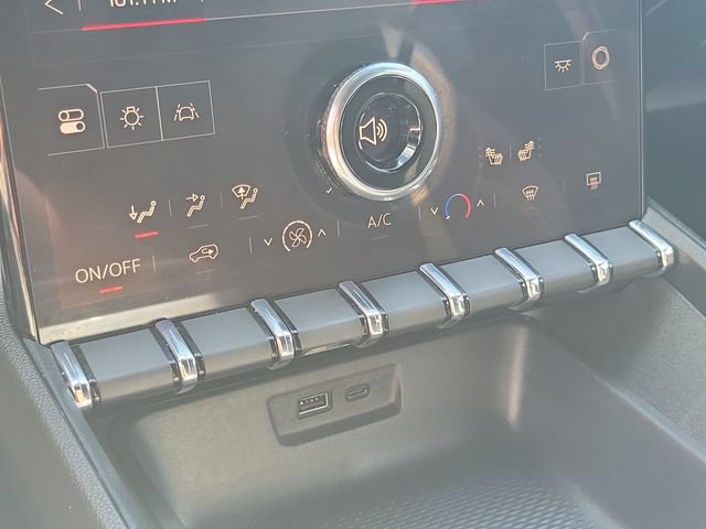 Used 2025 GMC Terrain Elevation AWD/4WD image 16