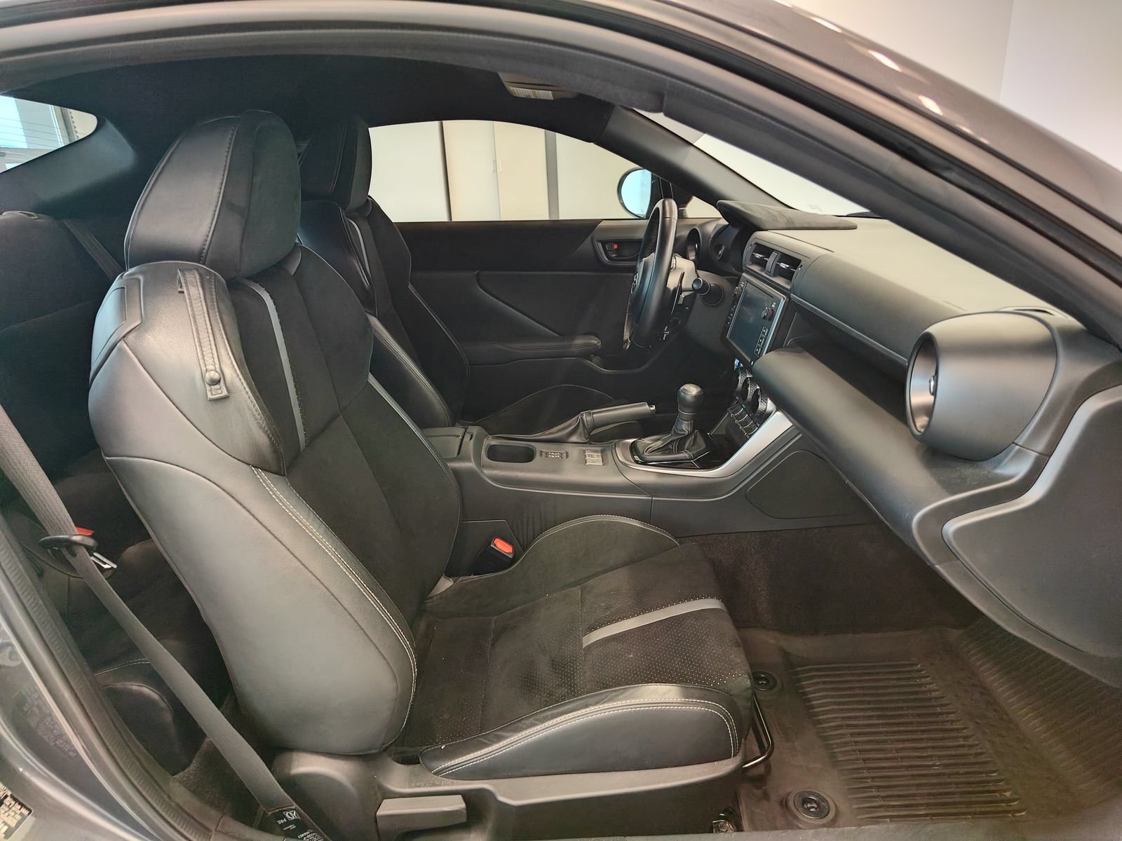 Used 2022 Toyota GR86 Premium w/ ALL Weather Mat Package (TMS) RWD image 15