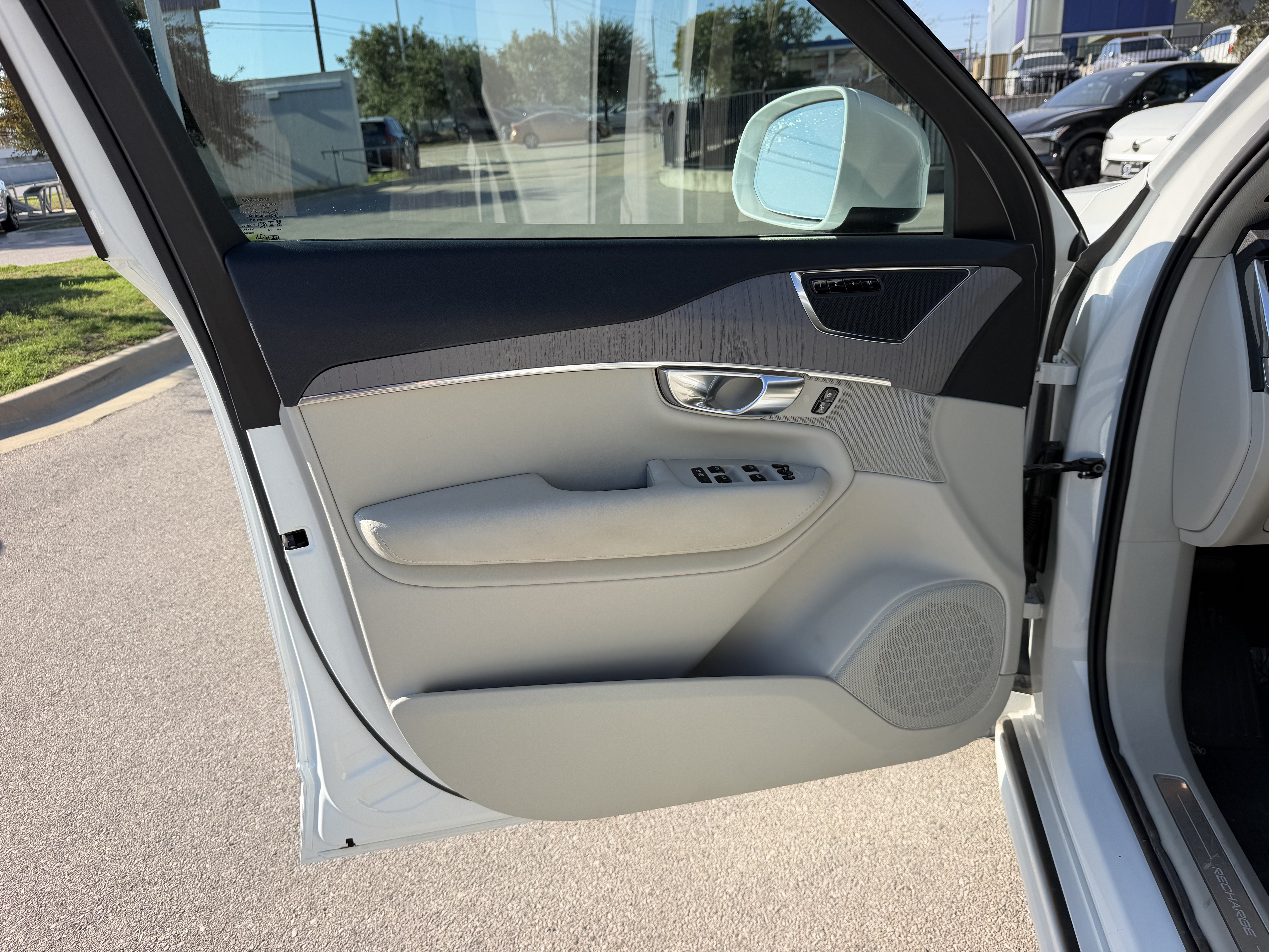 Certified 2024 Volvo XC90 T8 Plus w/ Protection Package Premier AWD/4WD image 23