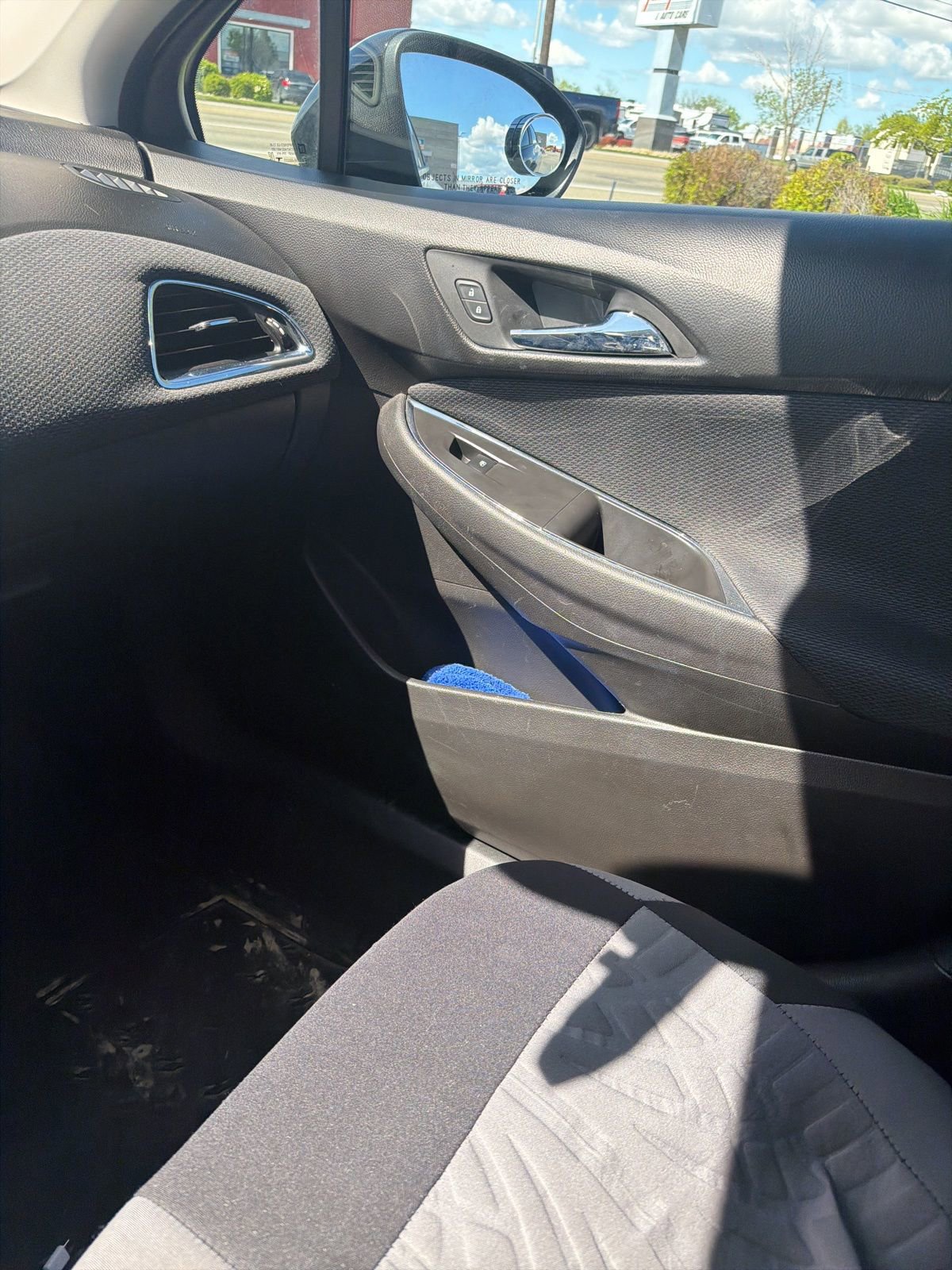 Used 2017 Chevrolet Cruze LS FWD image 4