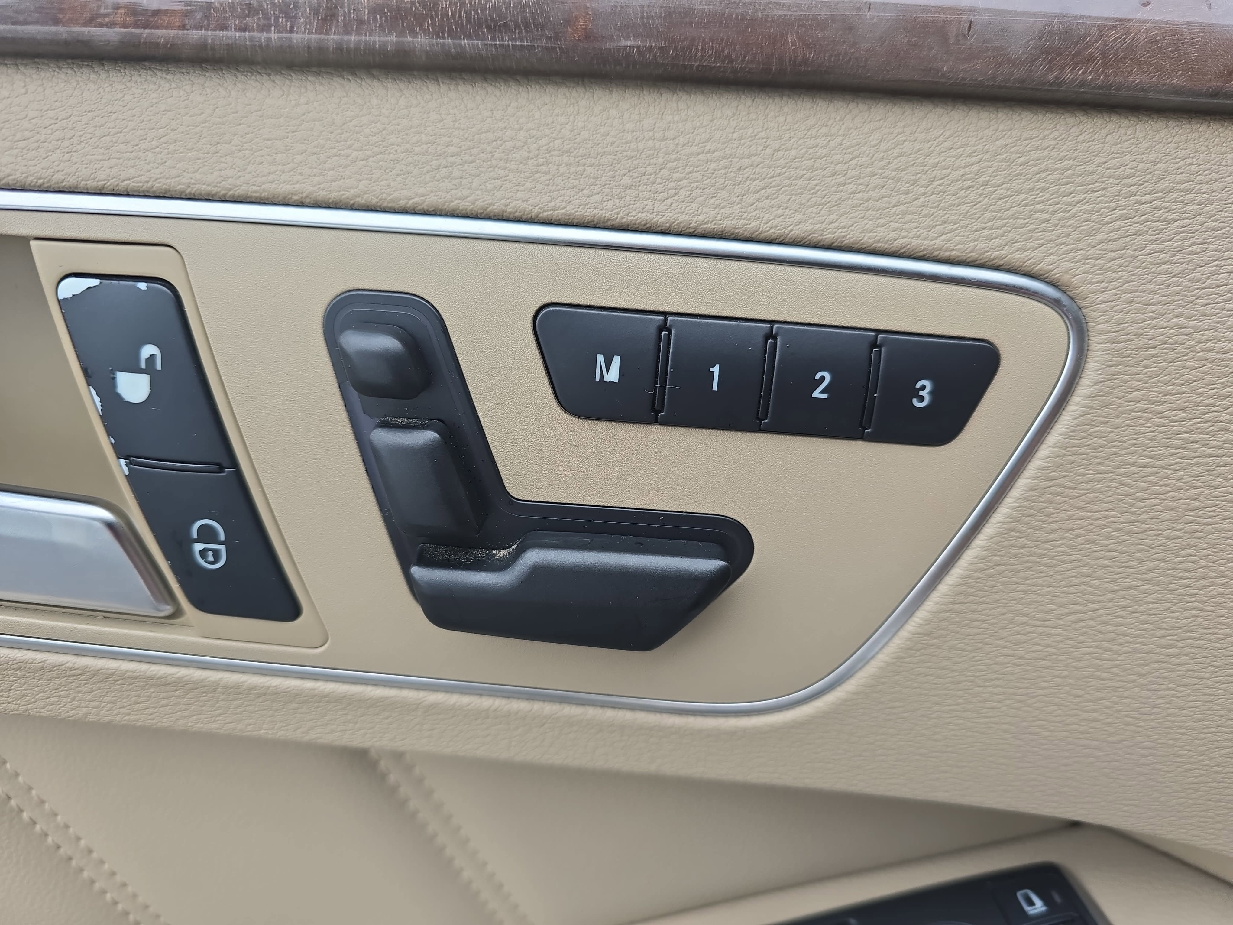 Used 2013 Mercedes-Benz E 350 Sedan image 26