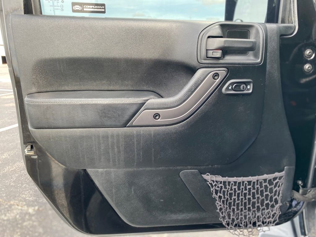 Used 2018 Jeep Wrangler Unlimited Sahara AWD/4WD image 19