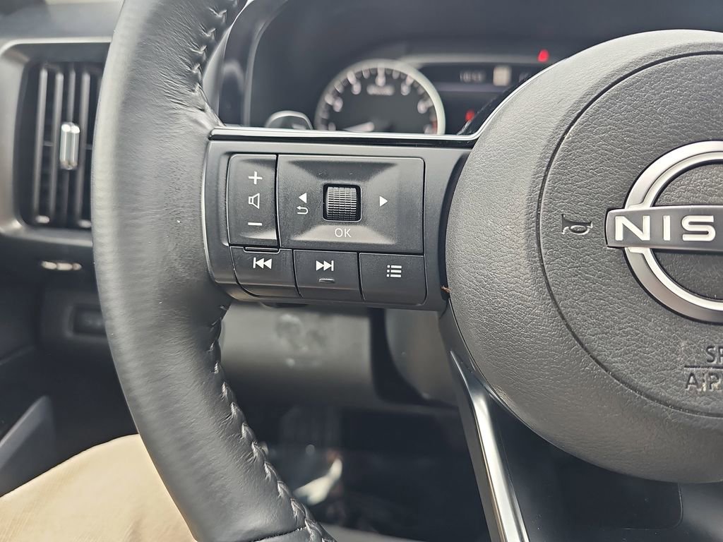 Used 2025 Nissan Pathfinder SL w/ SL Premium Package FWD image 23