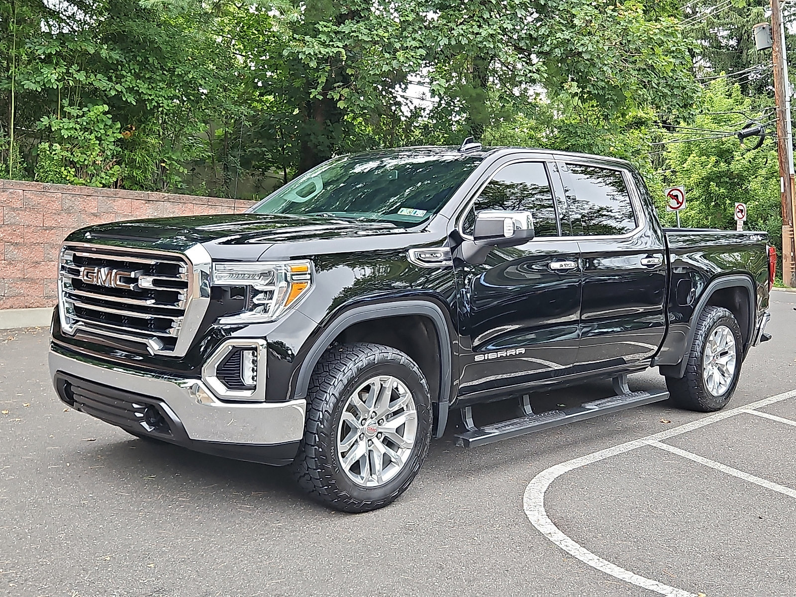 Used 2020 GMC Sierra 1500 SLT w/ SLT Convenience Package AWD/4WD image 3
