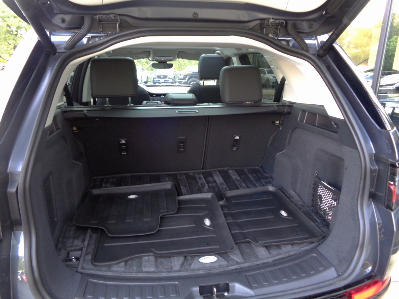 Used 2025 Land Rover Discovery Sport S image 9