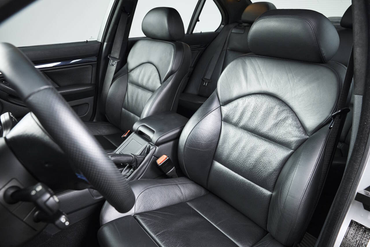 Used 2003 BMW M5 RWD image 69