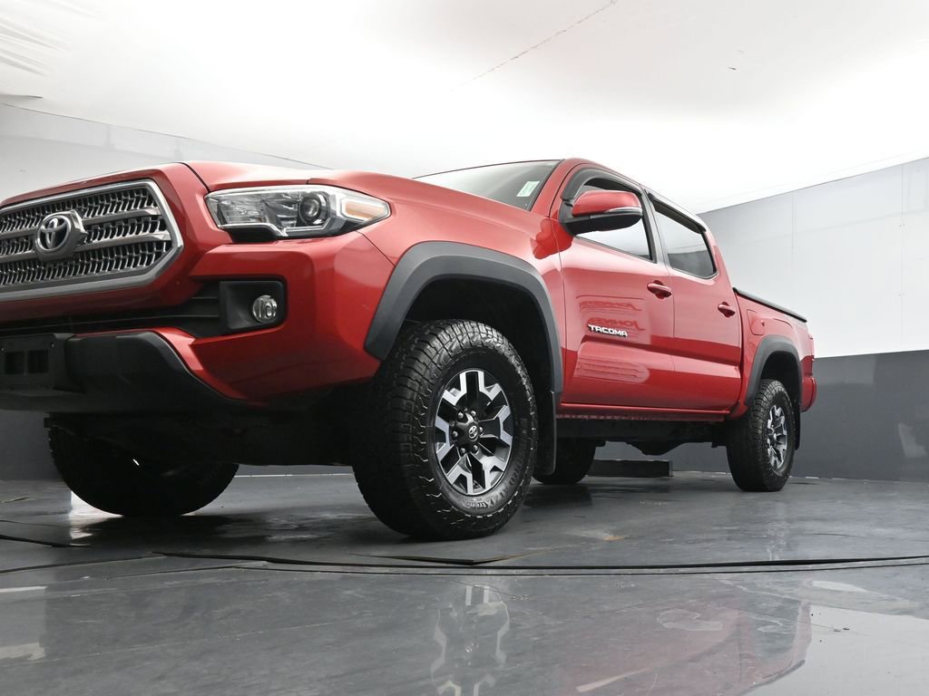 Used 2016 Toyota Tacoma TRD Off-Road w/ Premium & Technology Package image 30