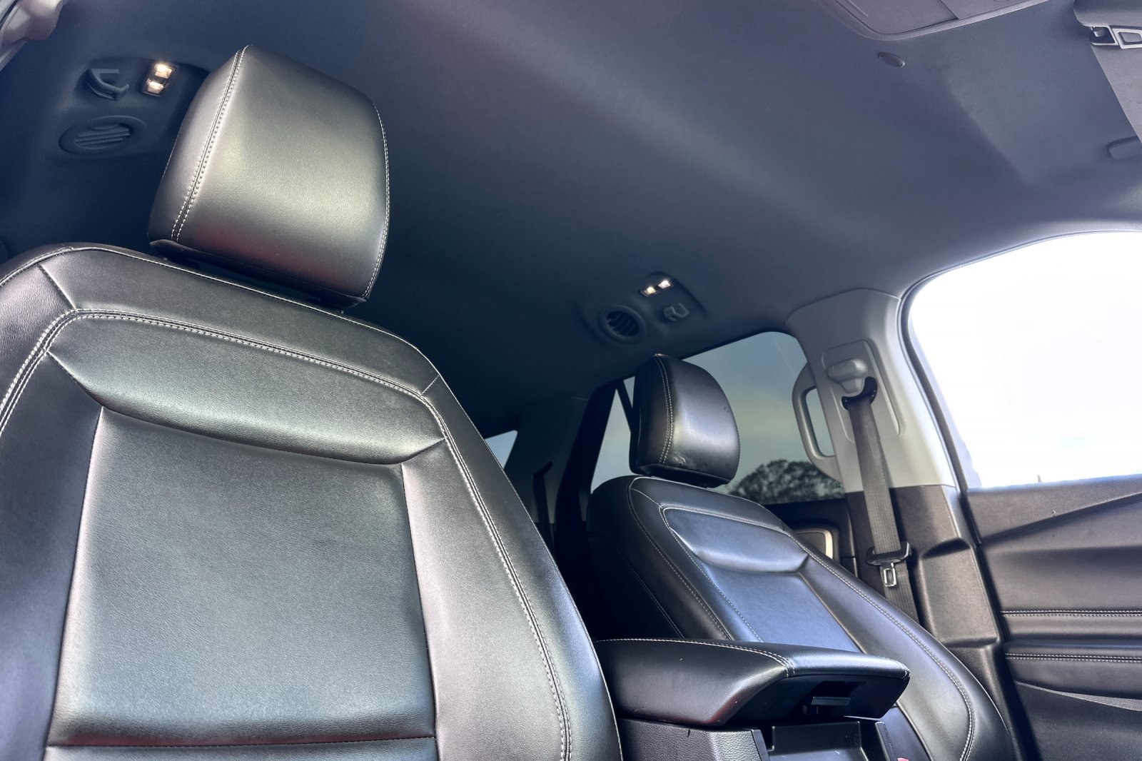 Used 2022 Ford Explorer XLT w/ Equipment Group 202A image 17