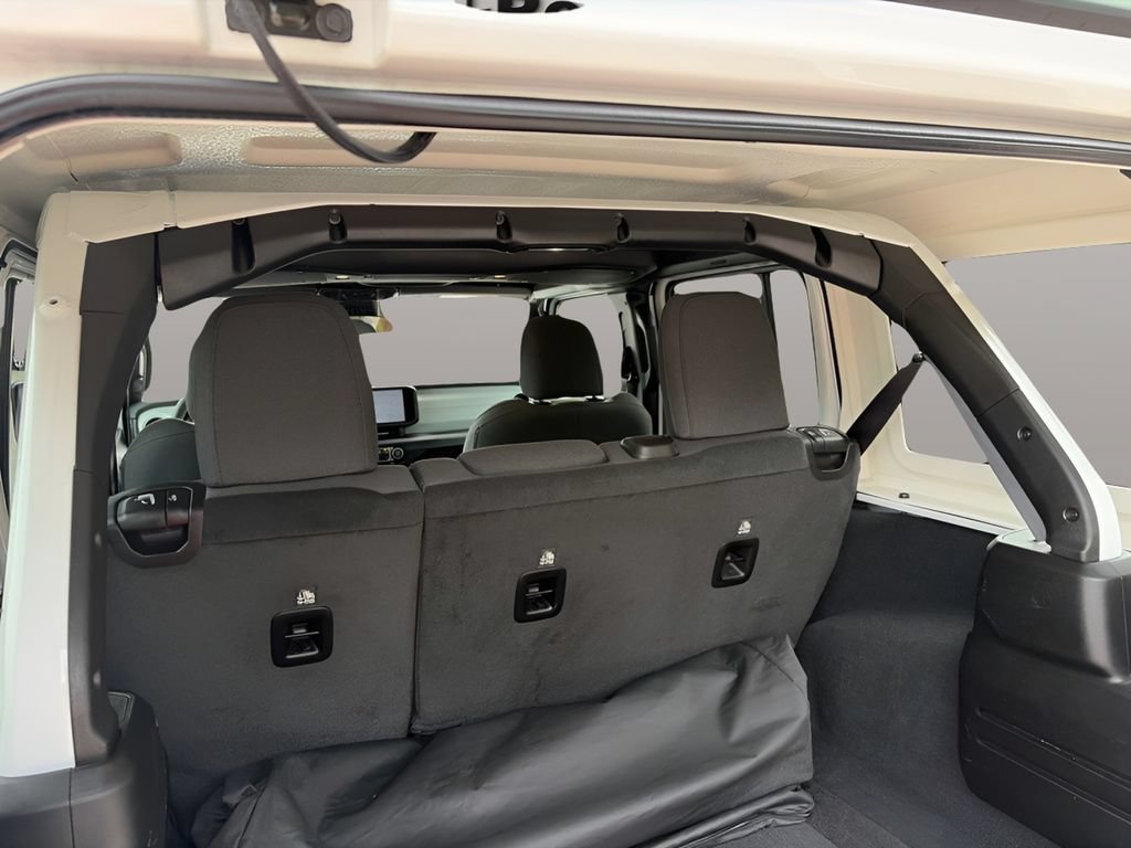 Used 2026 Jeep Wrangler Unlimited Sahara AWD/4WD image 27