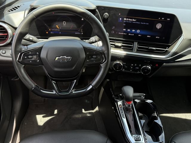 Used 2025 Chevrolet Trax RS FWD image 12