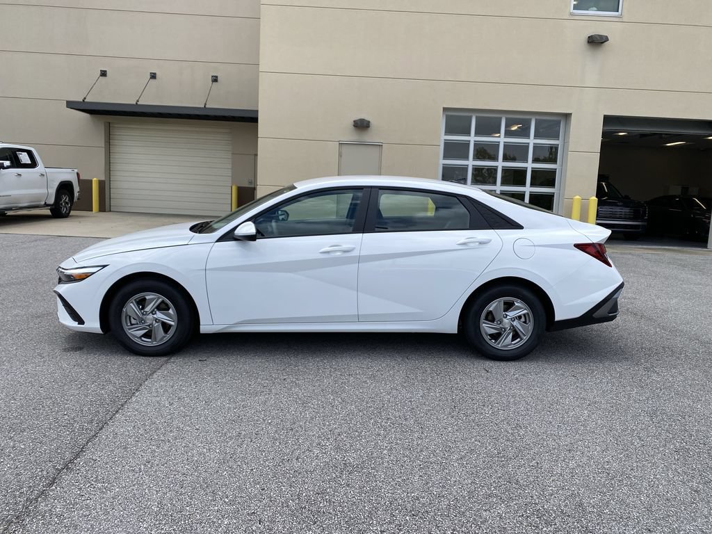 New 2026 Hyundai Elantra SE FWD image 5