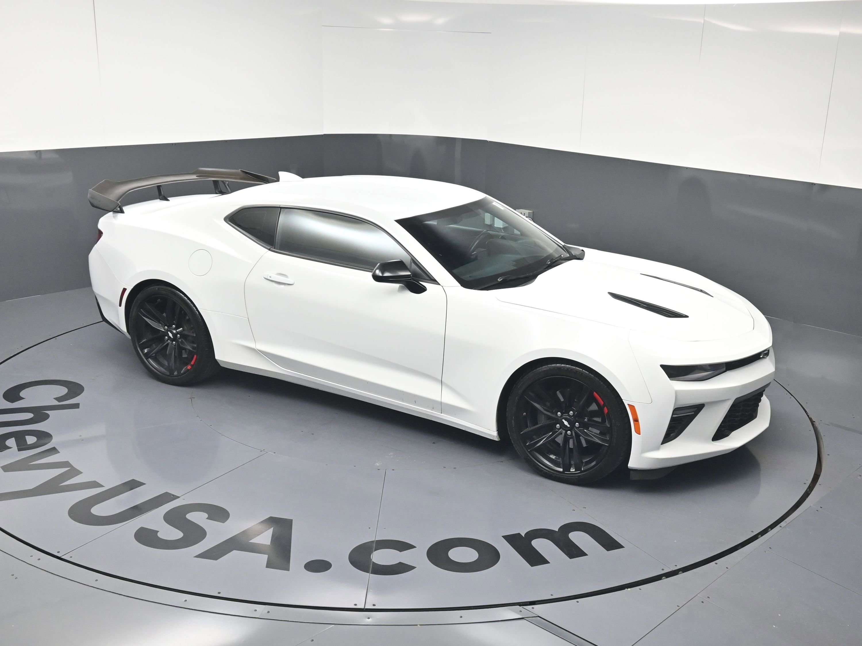 Used 2018 Chevrolet Camaro SS w/ Redline Edition RWD image 32