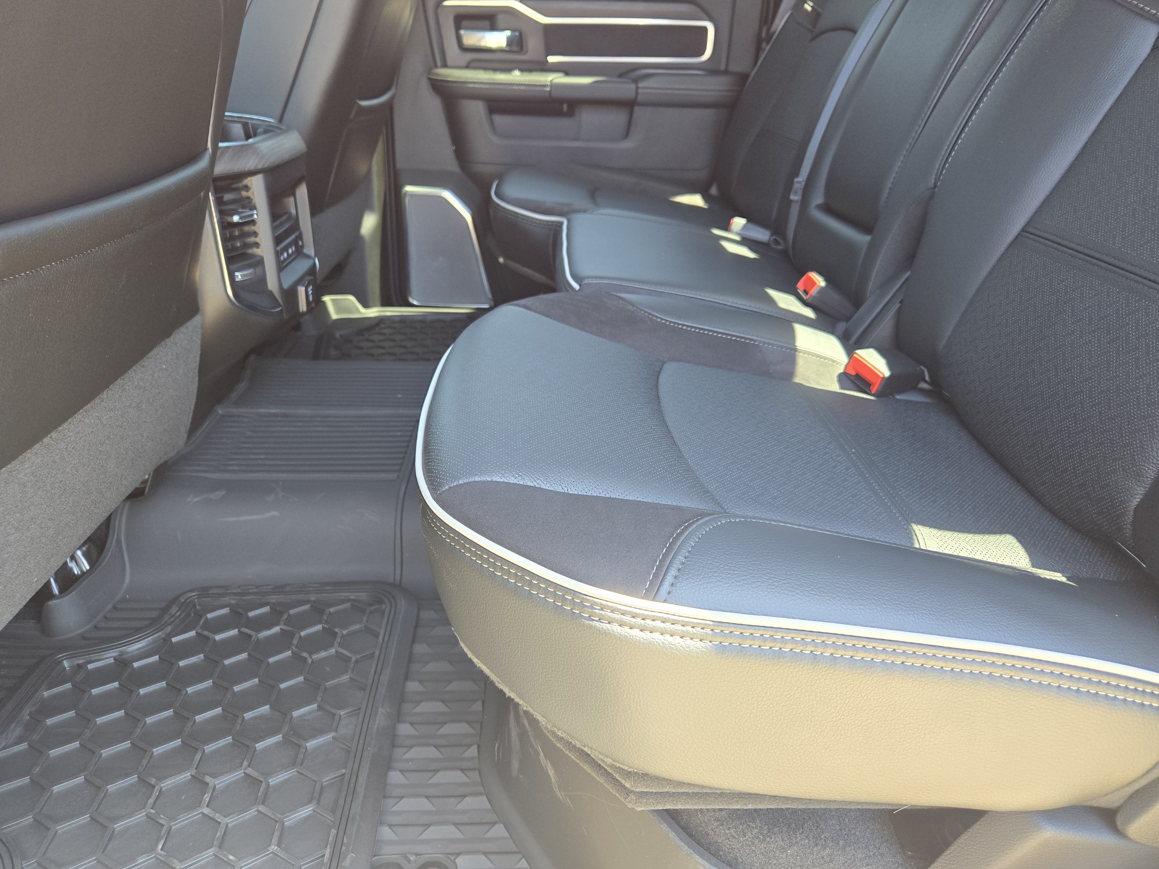 New 2026 RAM 3500 Laramie AWD/4WD image 22