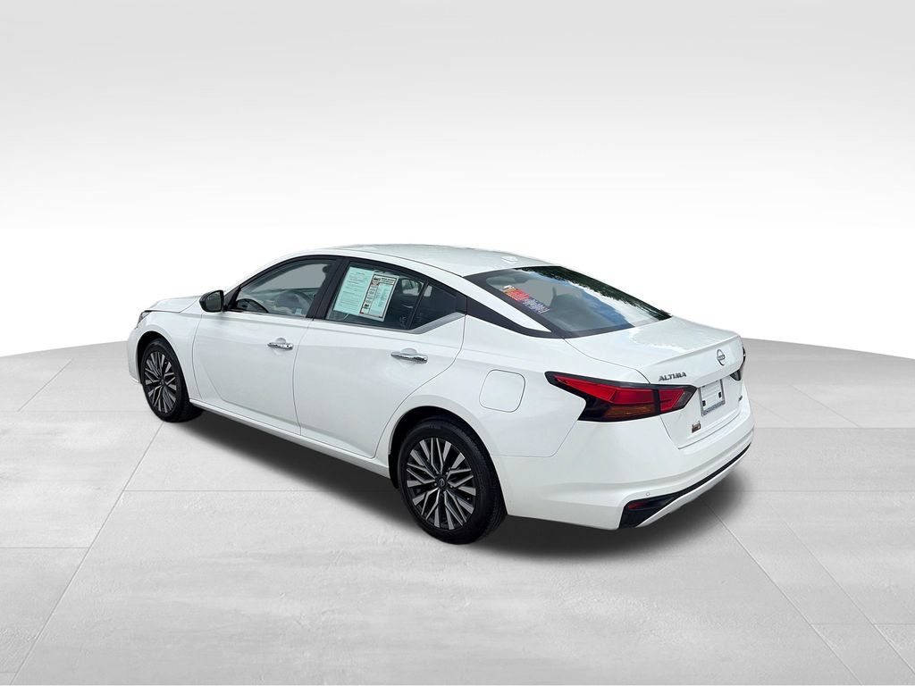 Used 2024 Nissan Altima 2.5 SV AWD/4WD image 4