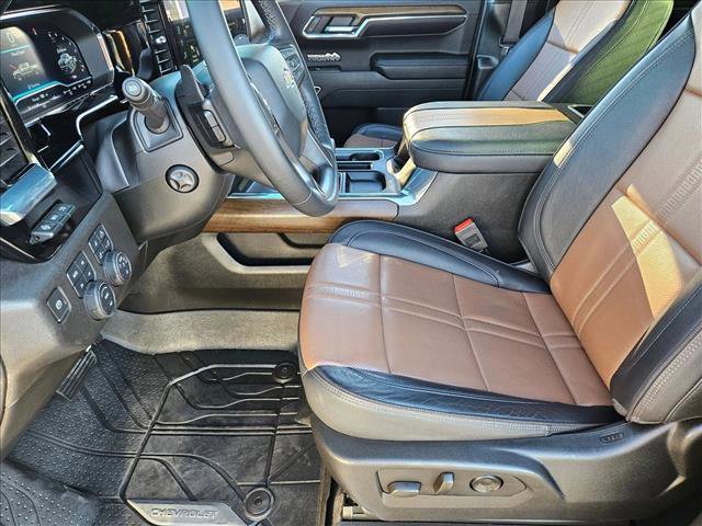 Used 2024 Chevrolet Silverado 1500 High Country w/ High Country Premium Package AWD/4WD image 14