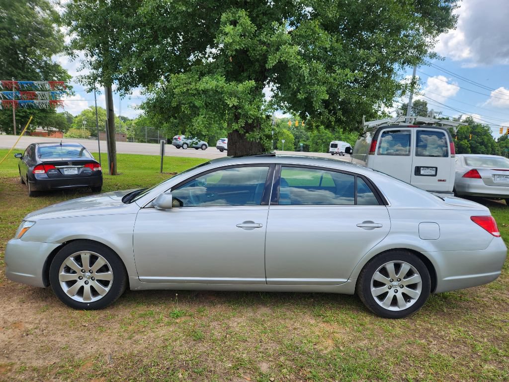 Used 2005 Toyota Avalon Limited FWD image 3