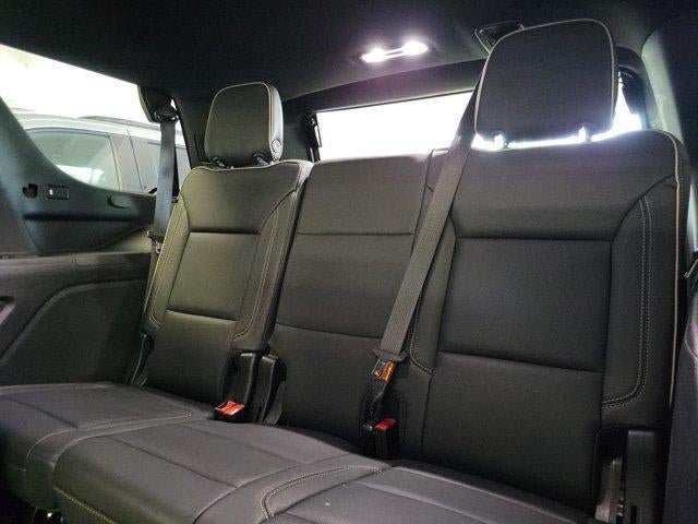 Used 2024 GMC Yukon SLT RWD image 16