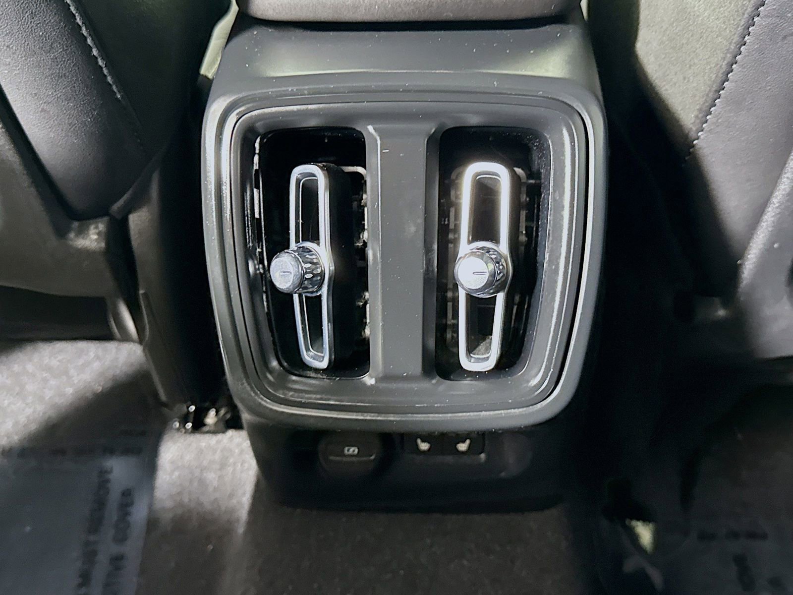 Used 2021 Volvo XC40 T5 R-Design image 25