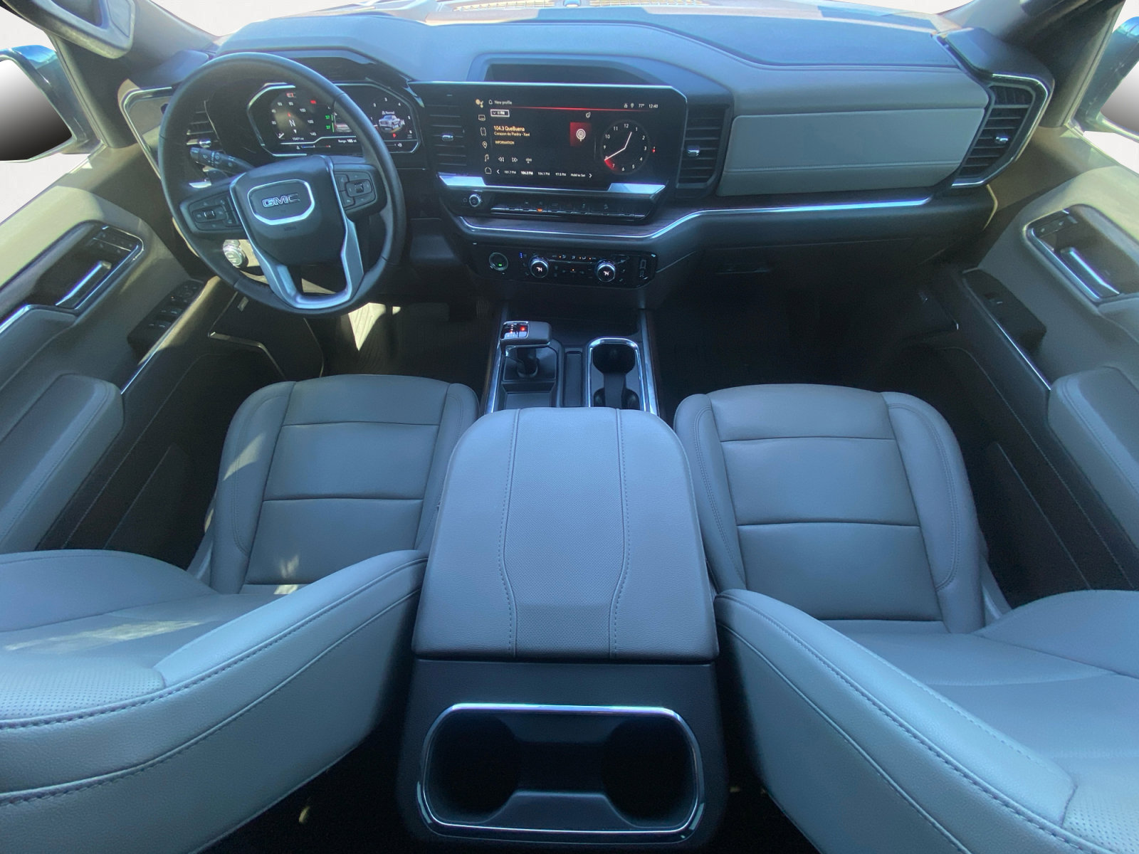 Used 2024 GMC Sierra 1500 SLT image 3