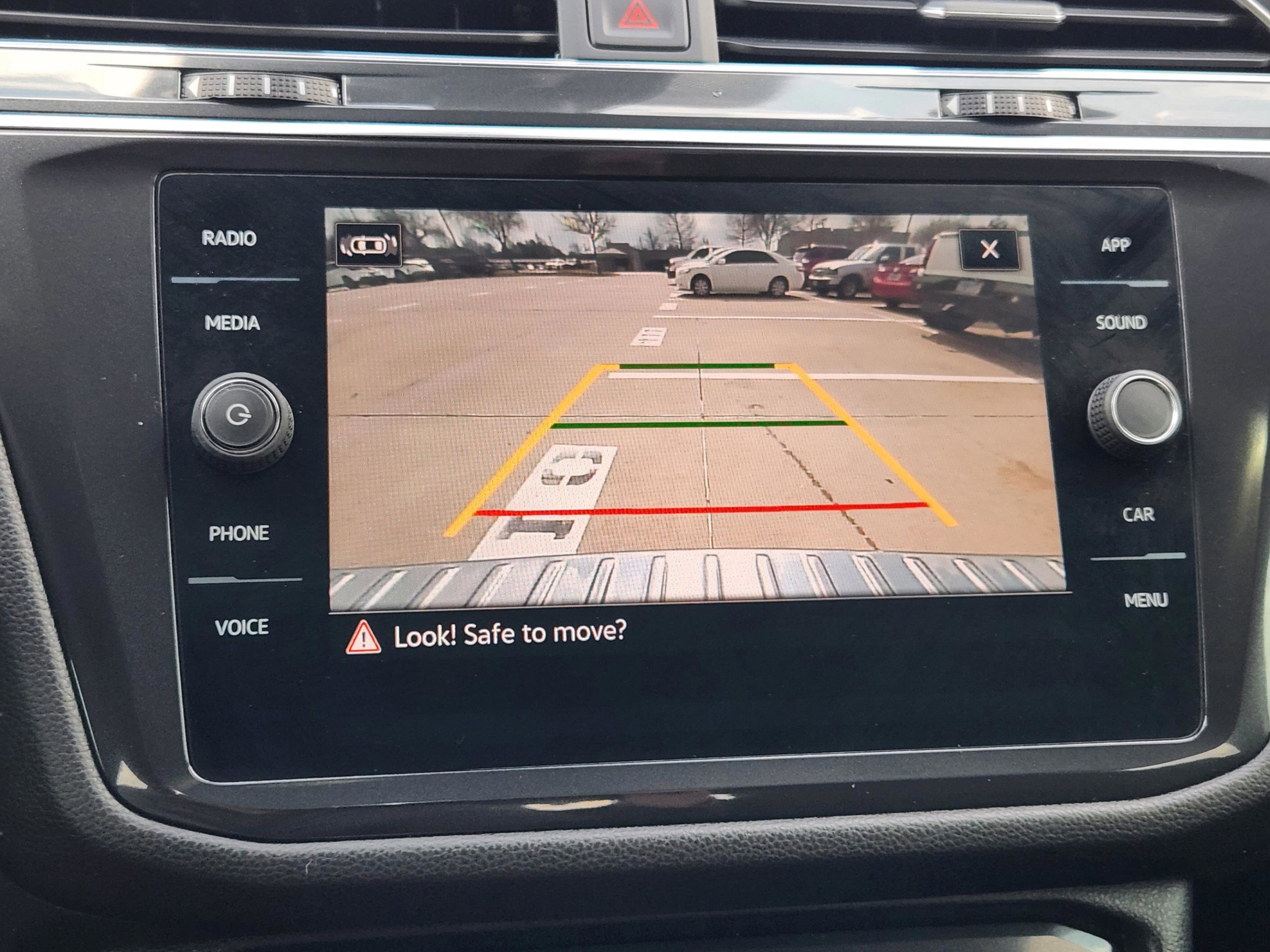 Used 2022 Volkswagen Tiguan SE R-Line image 9