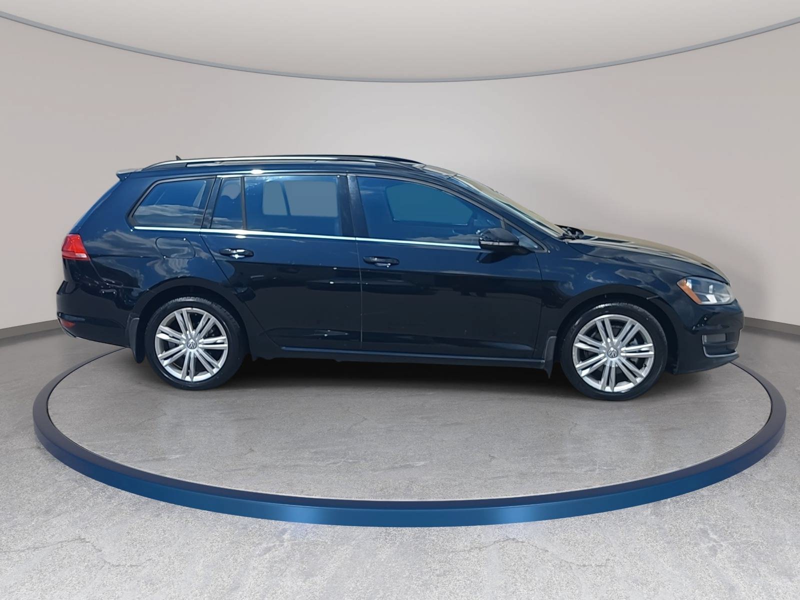 Used 2015 Volkswagen Golf TDI SE FWD image 4