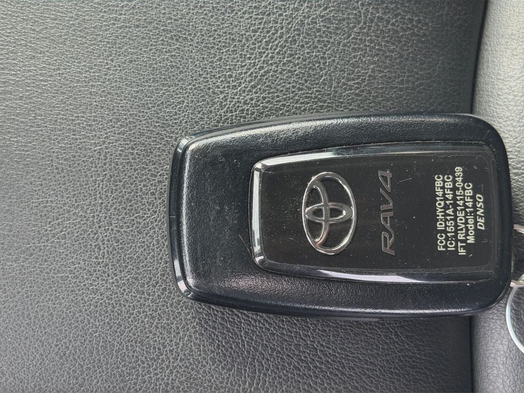 Used 2021 Toyota RAV4 XLE Premium AWD/4WD image 31