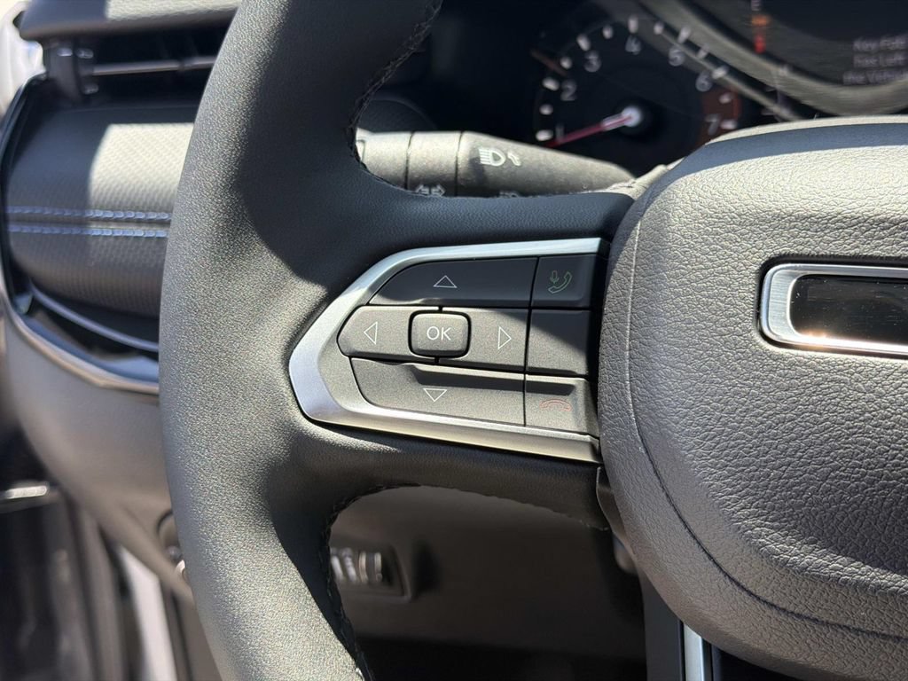 New 2026 Jeep Compass Latitude AWD/4WD image 11