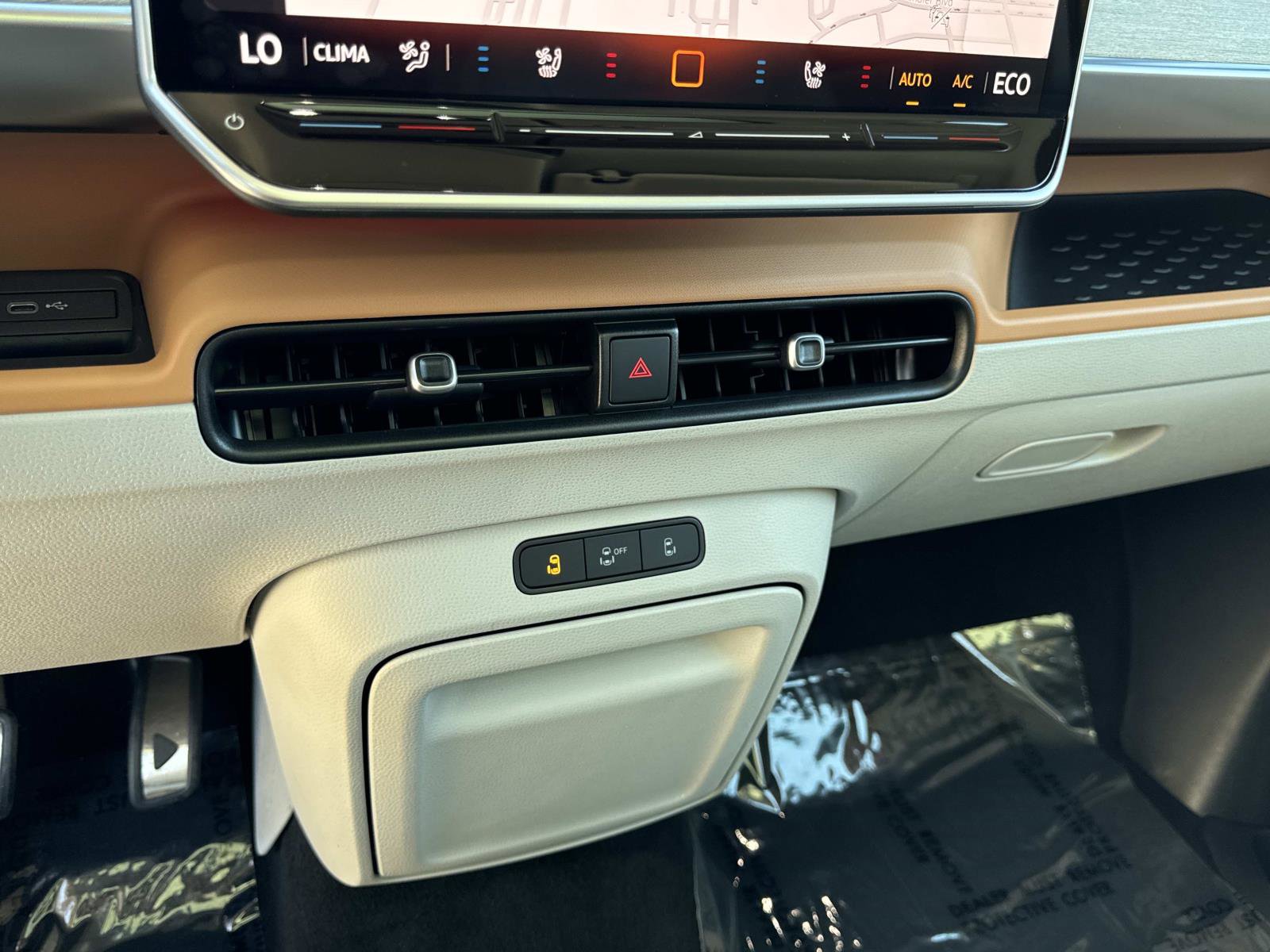 Used 2025 Volkswagen ID. Buzz 1st Edition image 14