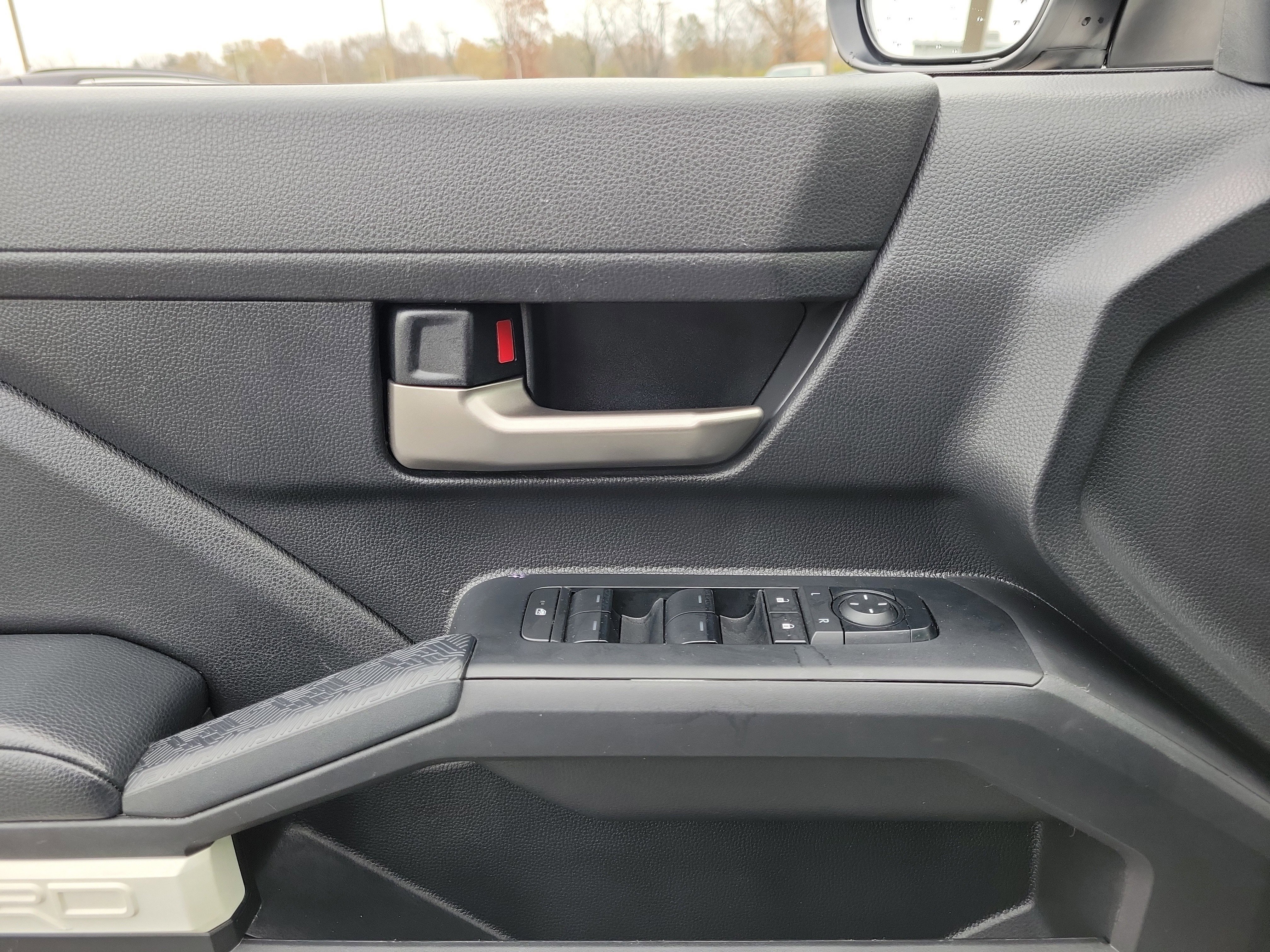 Used 2024 Toyota Tacoma TRD Off-Road image 17