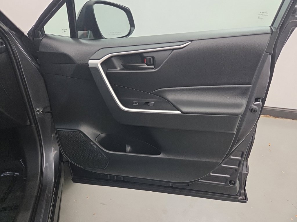 Used 2023 Toyota RAV4 LE AWD/4WD image 14