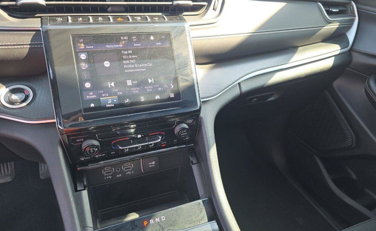 Used 2024 Jeep Grand Cherokee Laredo X RWD image 8