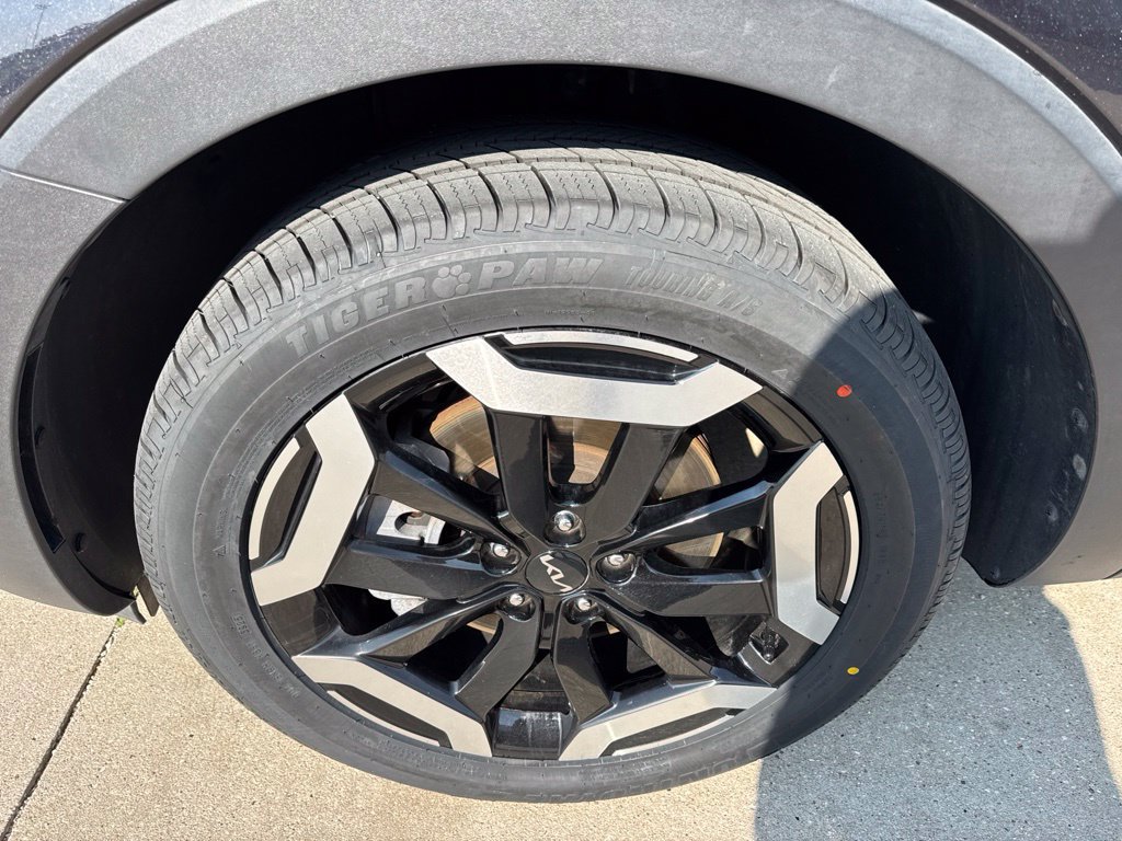 Used 2025 Kia Telluride S AWD/4WD image 6