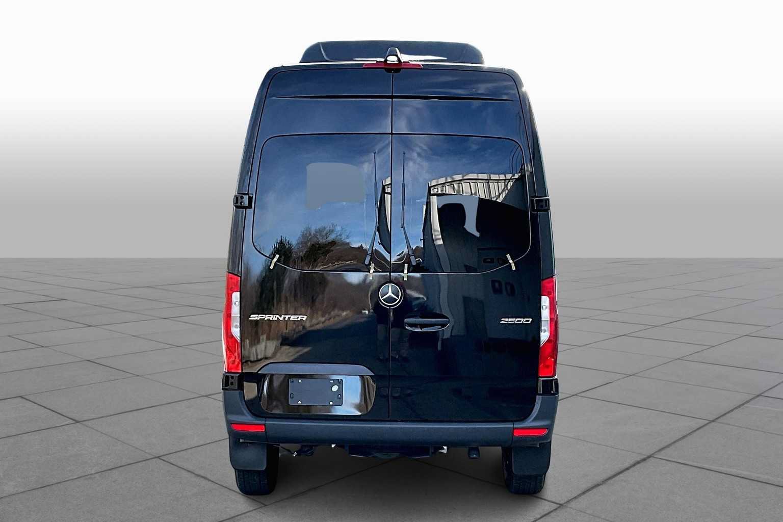 Used 2025 Mercedes-Benz Sprinter 2500 image 9