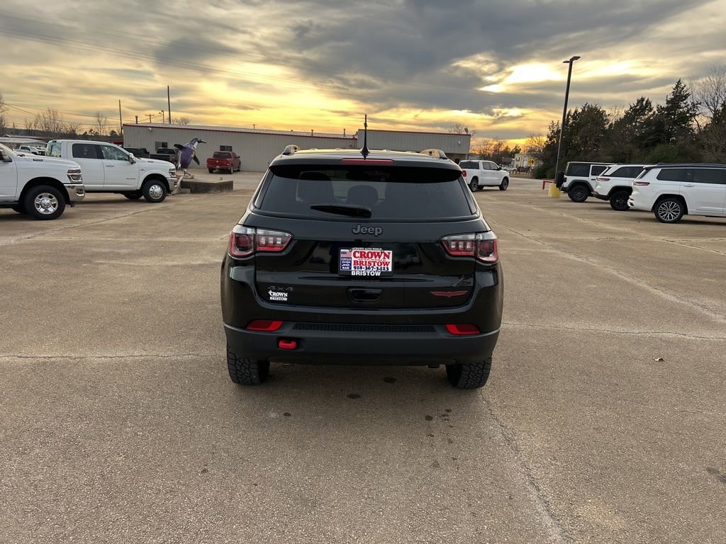 Used 2025 Jeep Compass Trailhawk image 4
