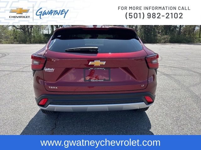 Used 2025 Chevrolet Trax LT w/ LT Convenience Package image 6