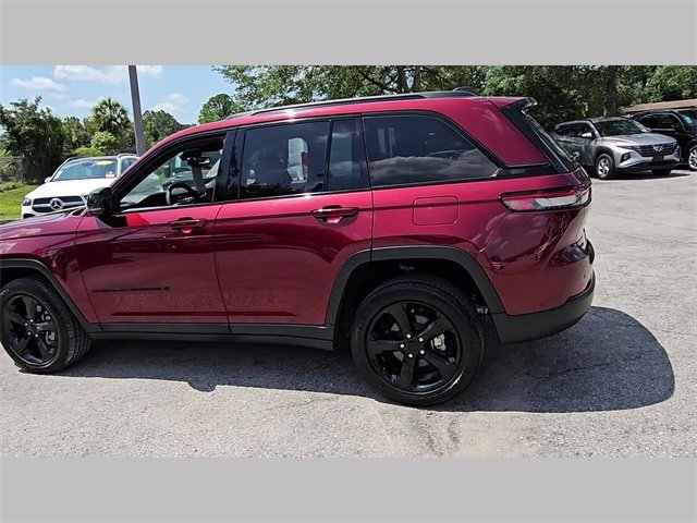 Used 2023 Jeep Grand Cherokee Altitude image 14