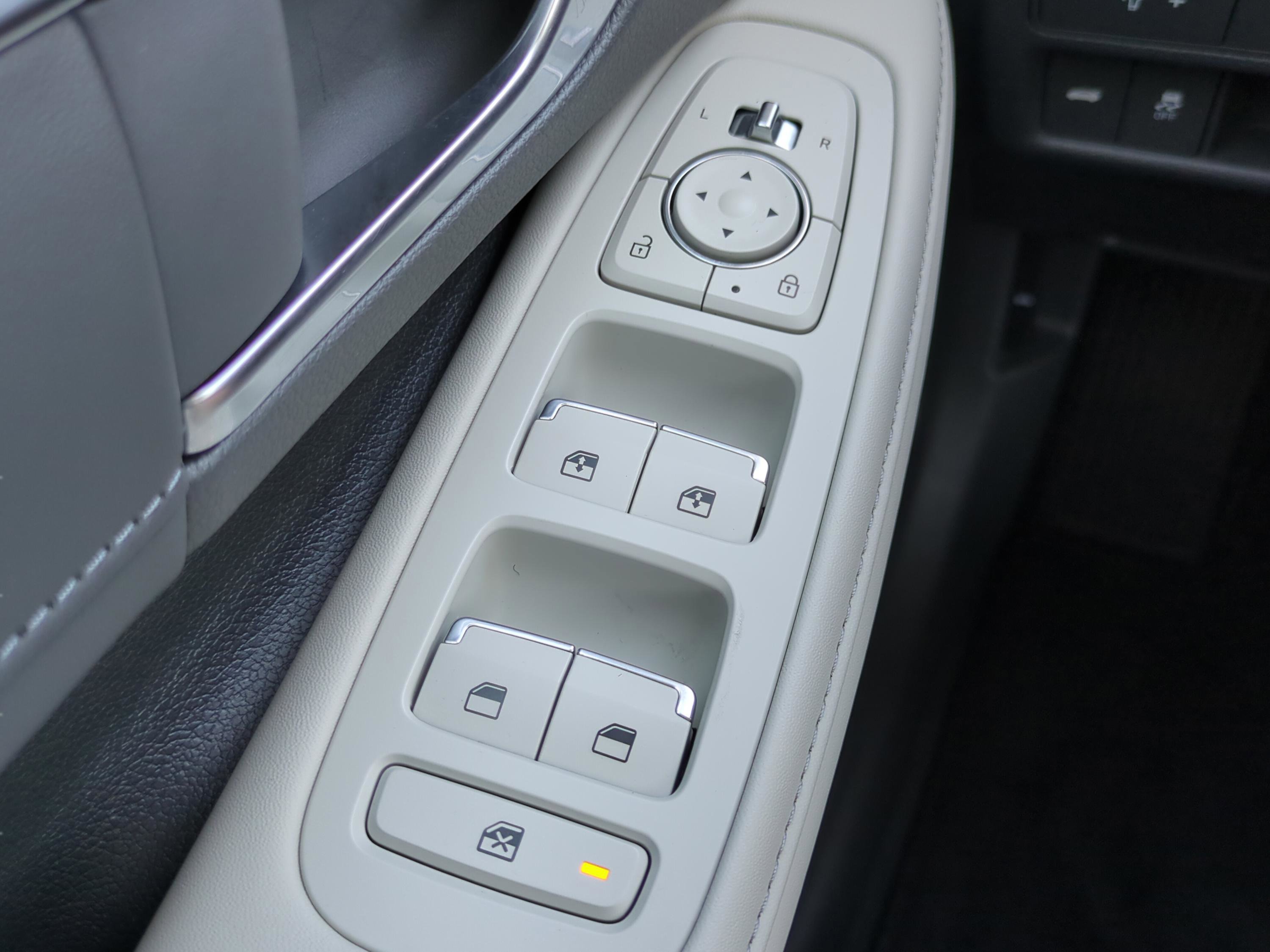 Used 2022 Hyundai Sonata Limited w/ Preferred Accessory Package FWD image 20